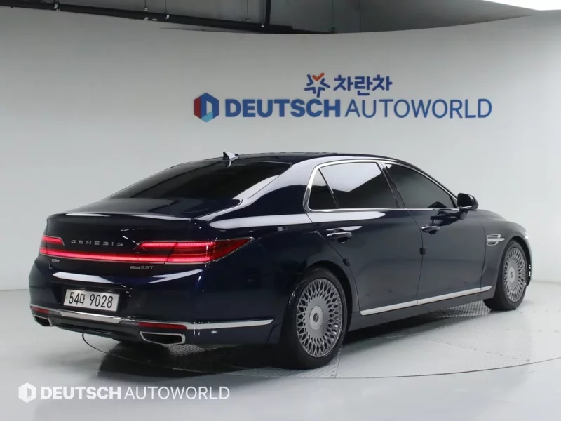 Genesis G90