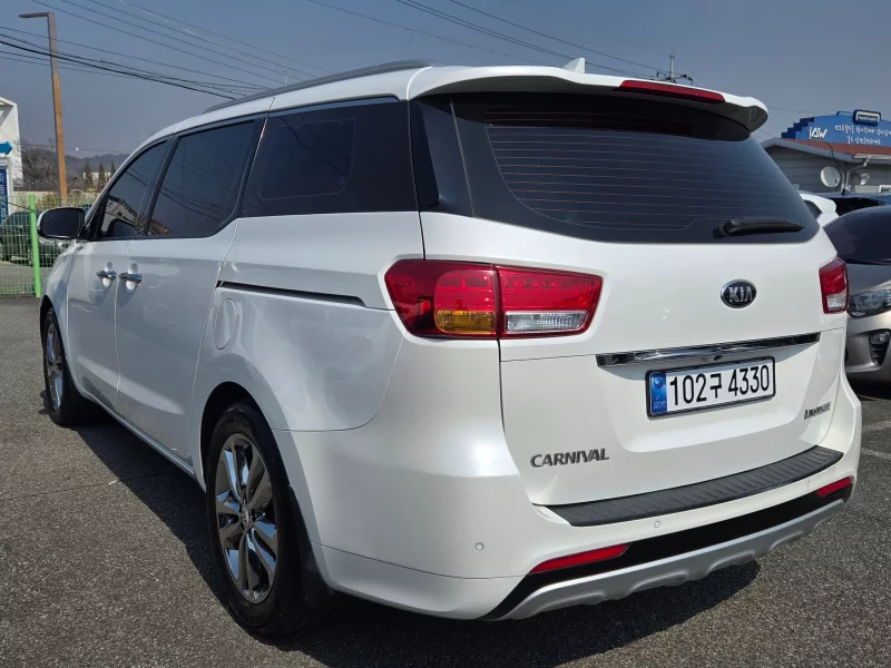 Kia Carnival