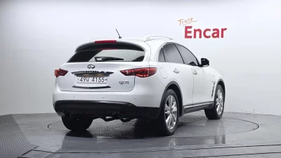 Infiniti QX70