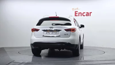 Infiniti QX70