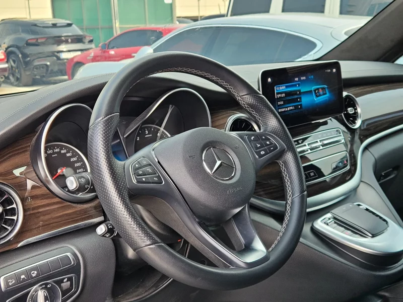 Mercedes-Benz V-Class