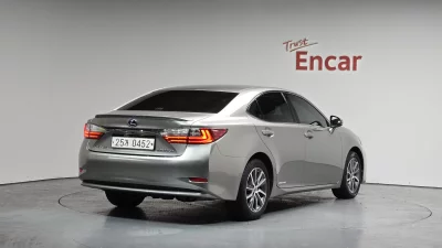 Lexus ES300h