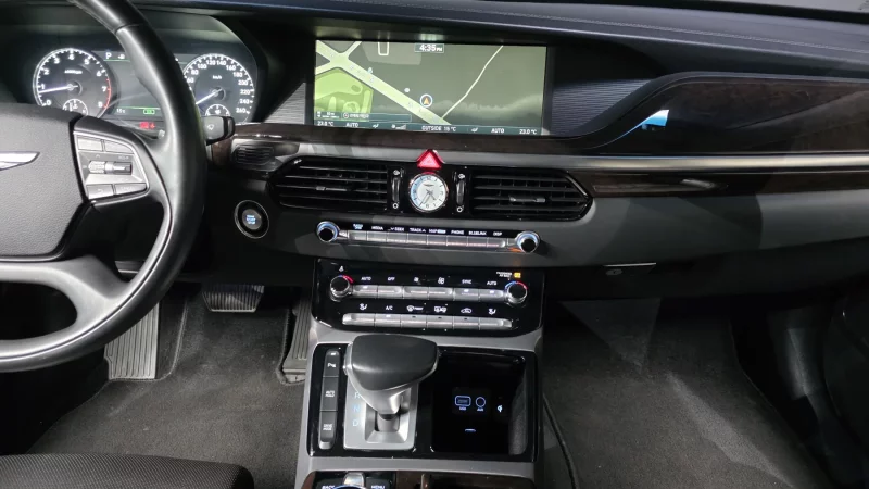 Genesis EQ900