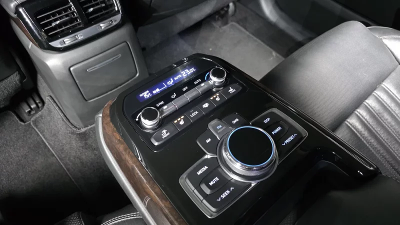 Genesis EQ900