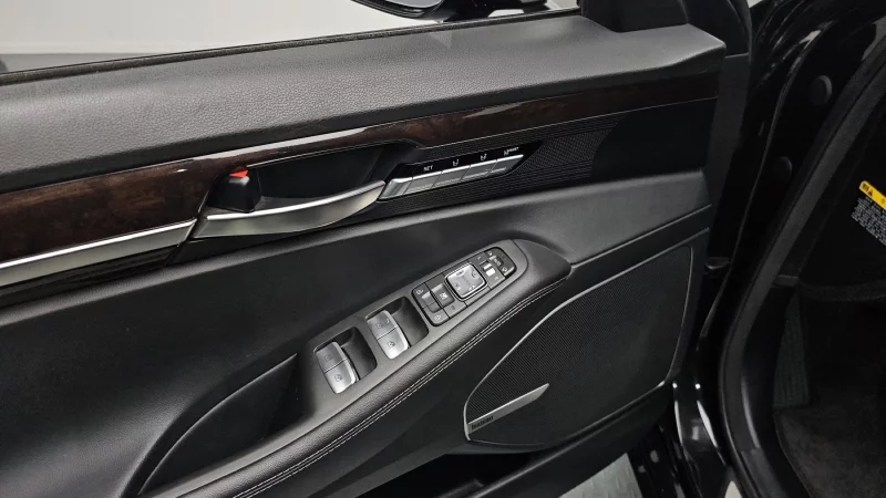 Genesis EQ900