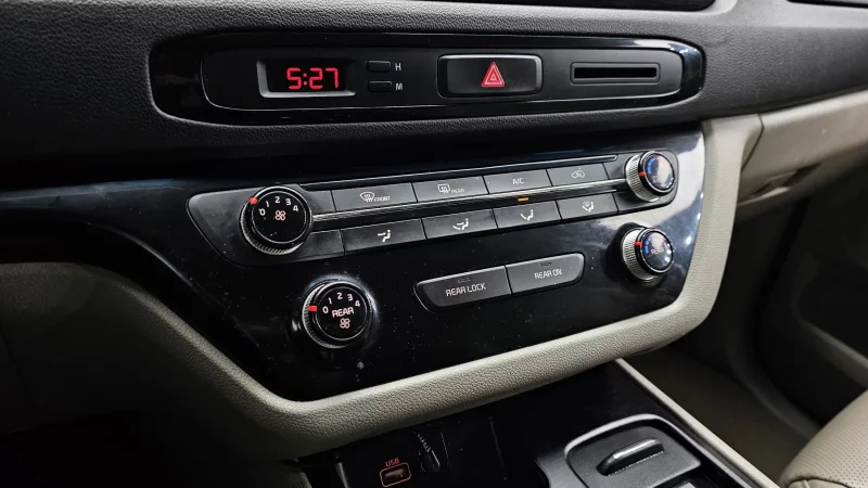 Kia Carnival