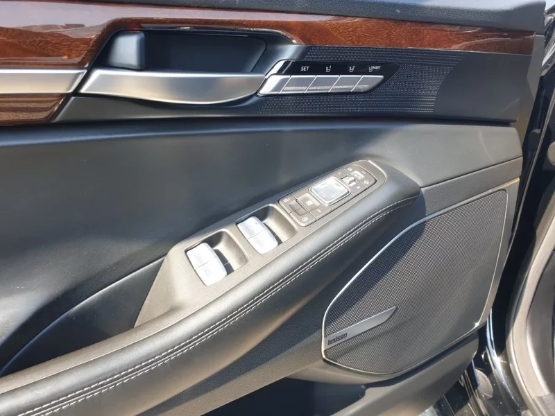 Genesis EQ900