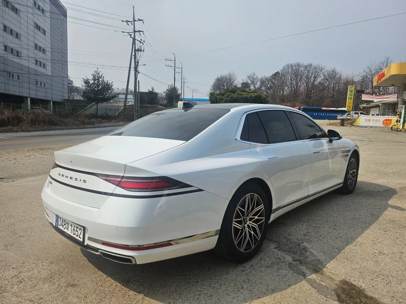 Genesis G90