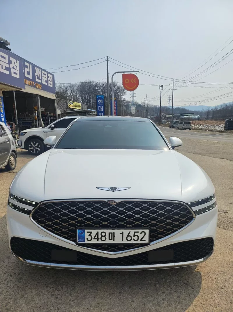 Genesis G90