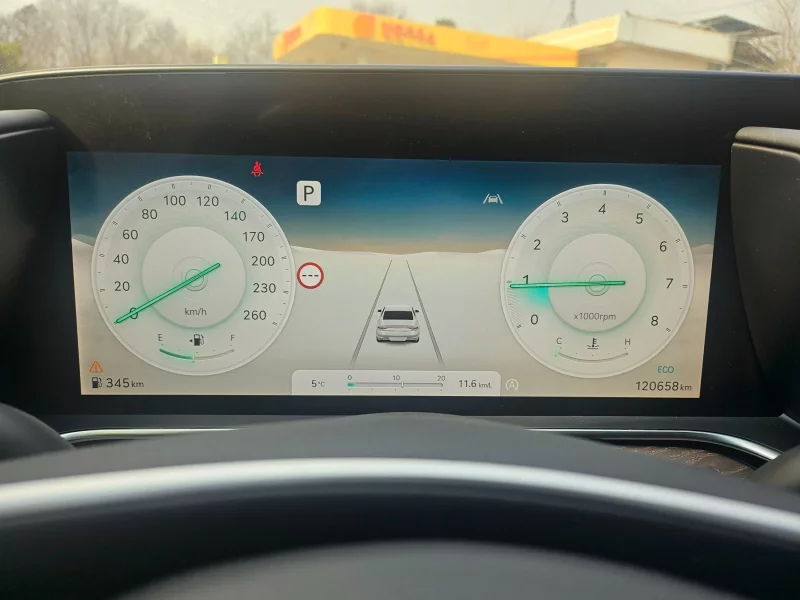 Genesis G90