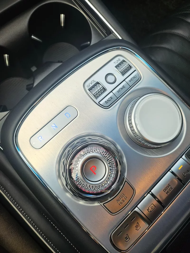 Genesis G90