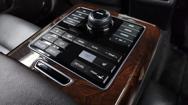 Hyundai Equus