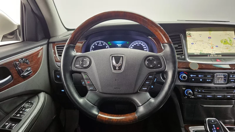 Hyundai Equus