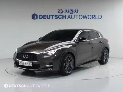 Infiniti Q30