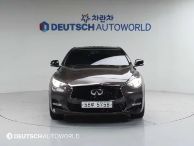 Infiniti Q30