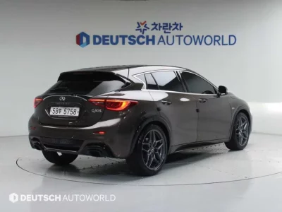 Infiniti Q30