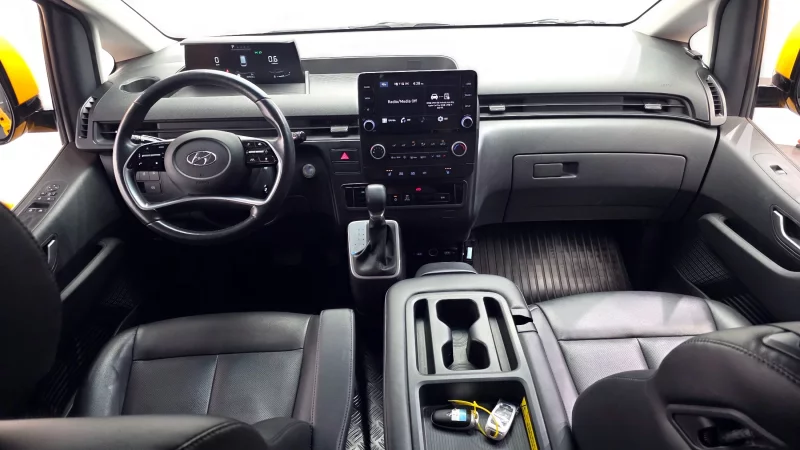 Hyundai Staria