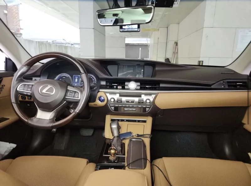 Lexus ES300h