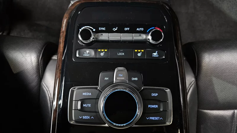 Genesis EQ900