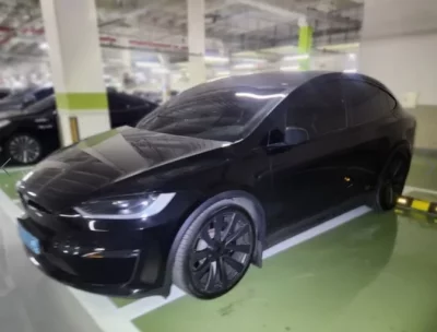 Tesla MODEL X