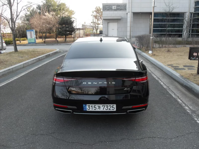 Genesis G90