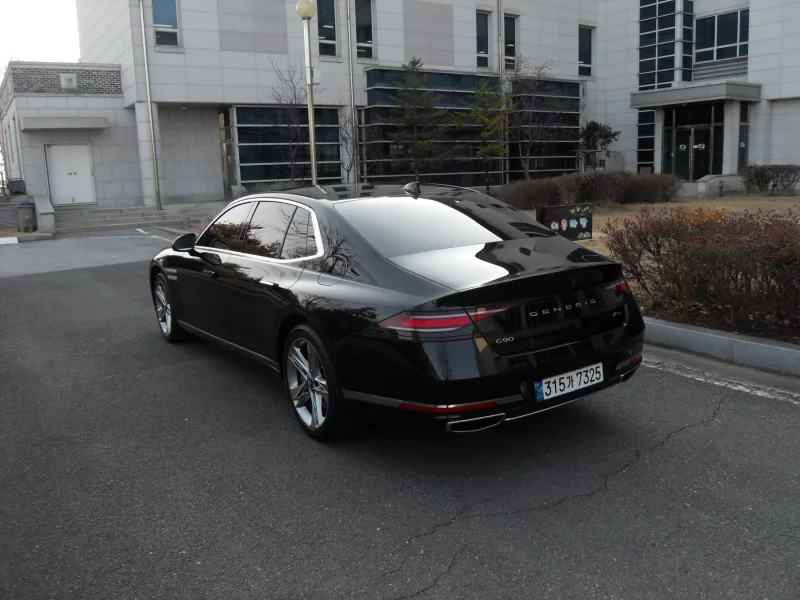 Genesis G90