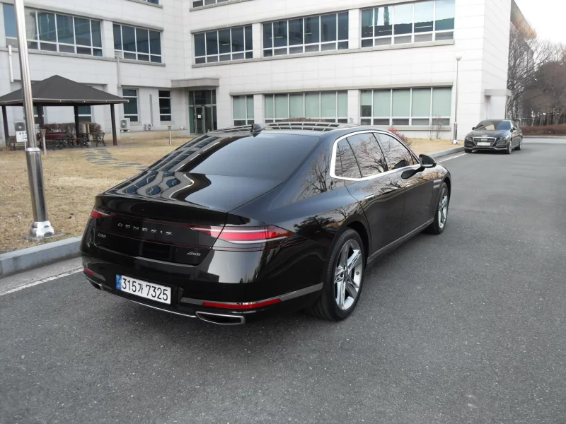 Genesis G90