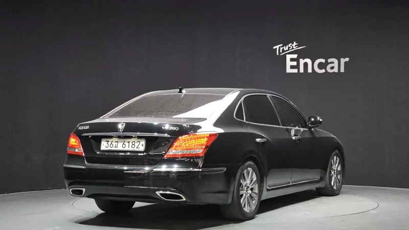 Hyundai Equus