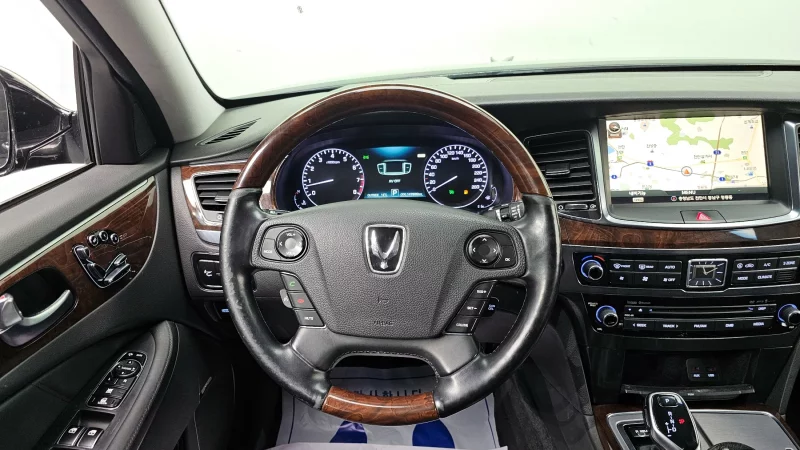 Hyundai Equus