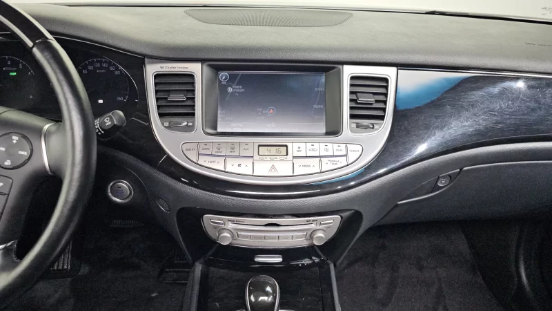 Hyundai Genesis