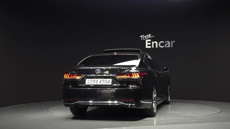 Lexus LS