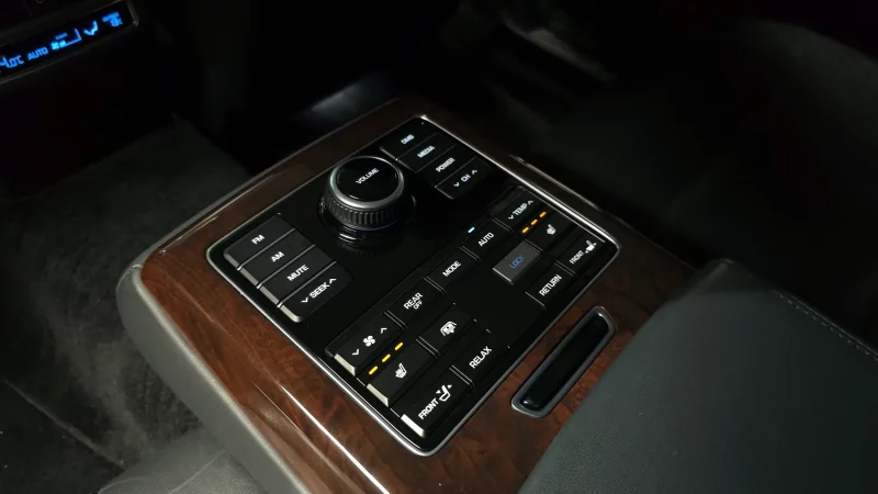 Hyundai Equus