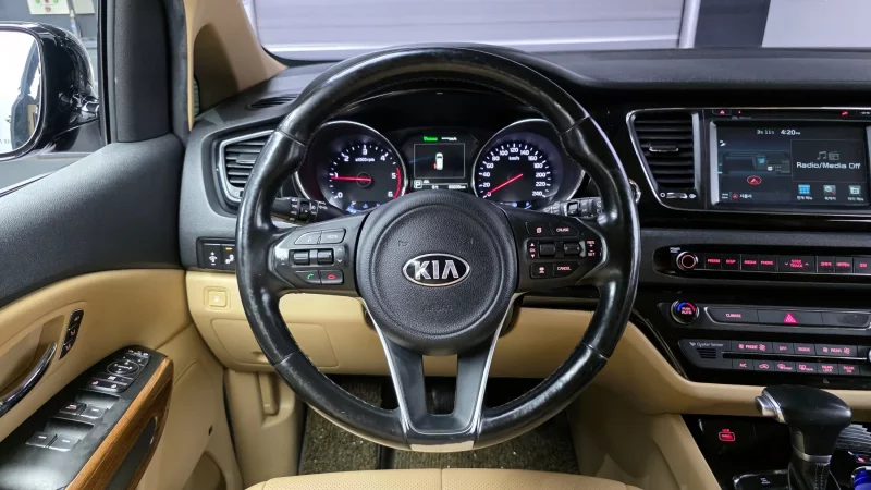 Kia Carnival