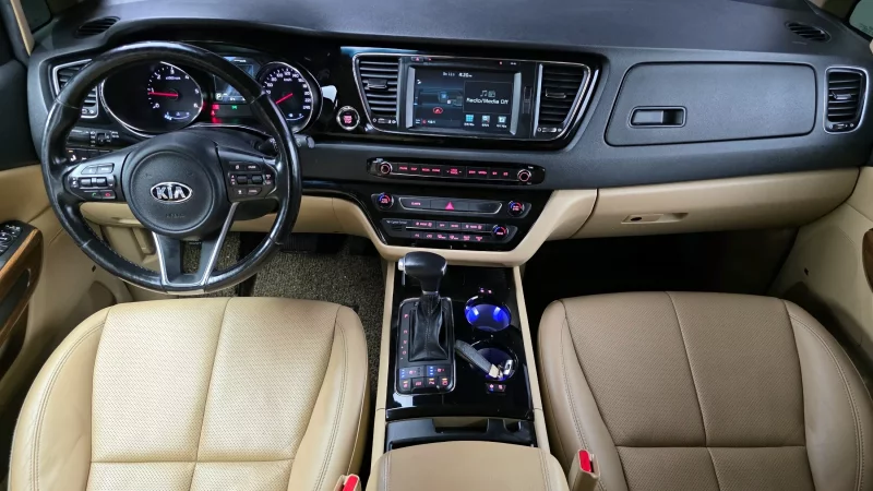 Kia Carnival