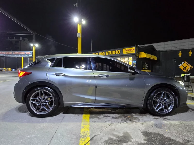 Infiniti Q30