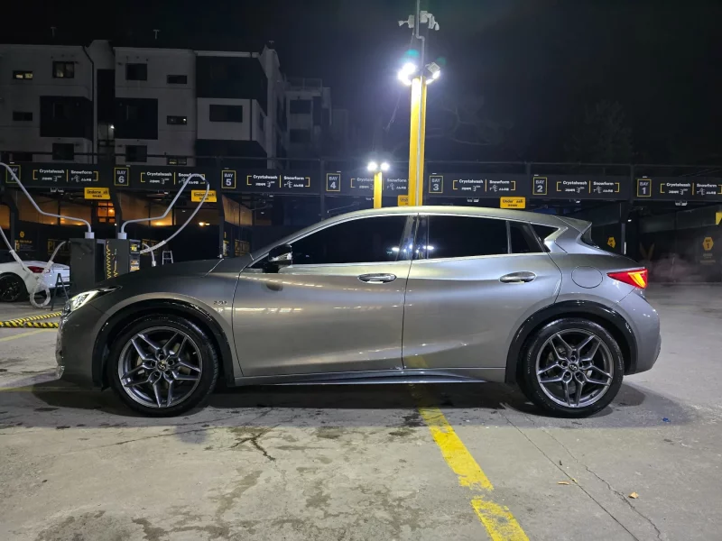 Infiniti Q30