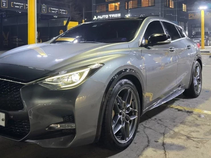 Infiniti Q30