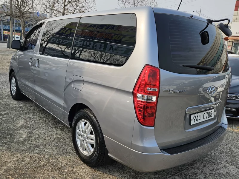 Hyundai Starex