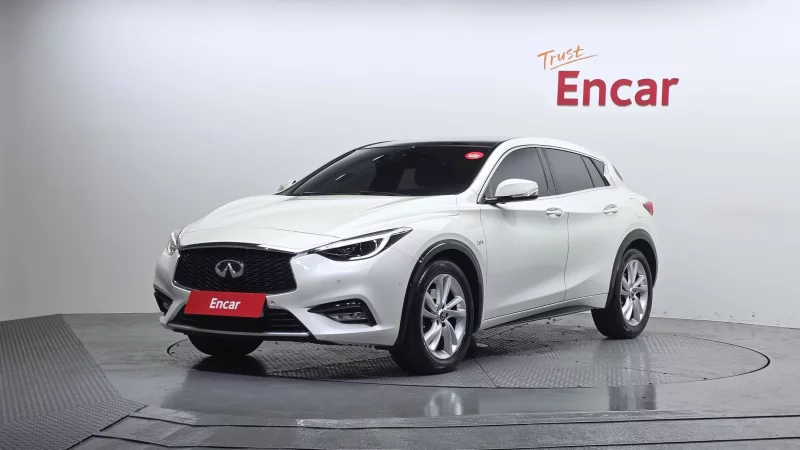 Infiniti Q30