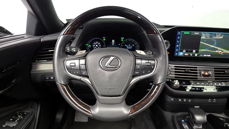 Lexus LS