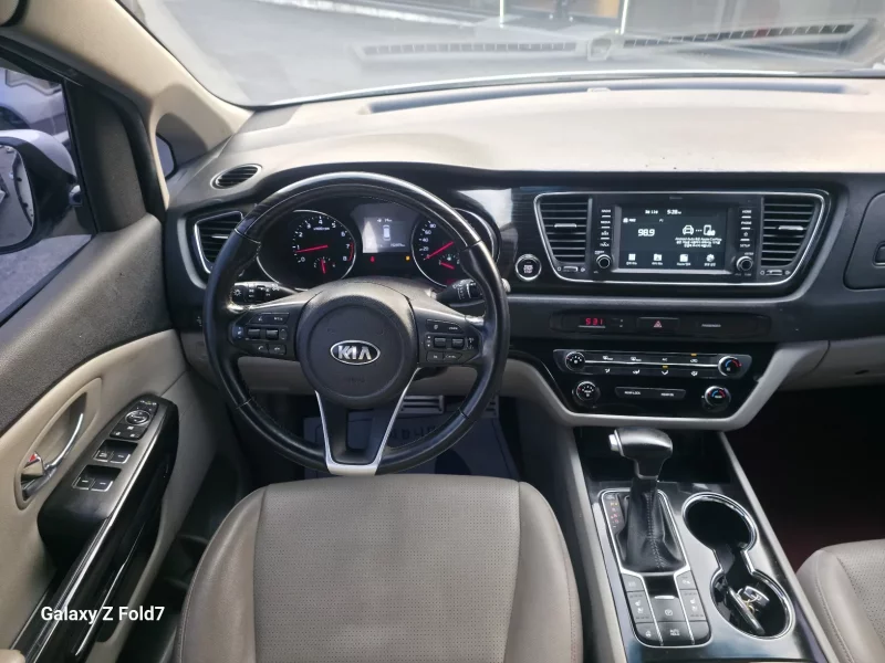 Kia Carnival