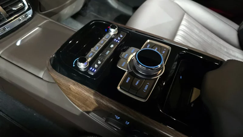 Genesis G90