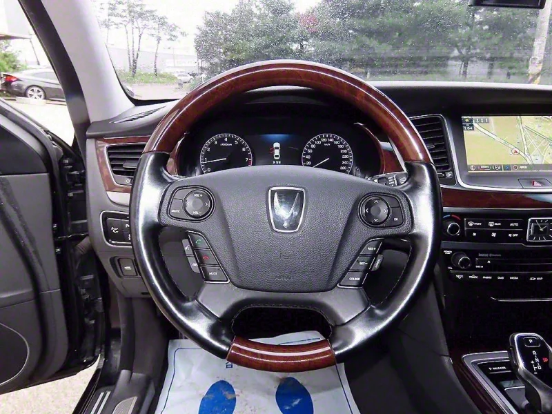 Hyundai Equus