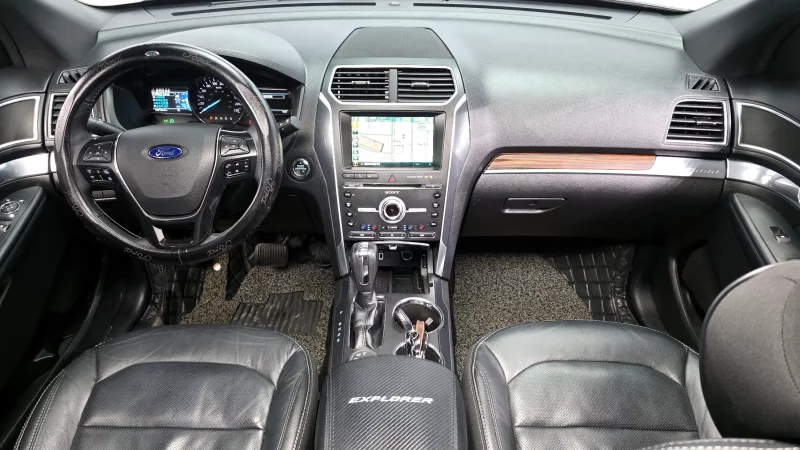 Ford EXPLORER