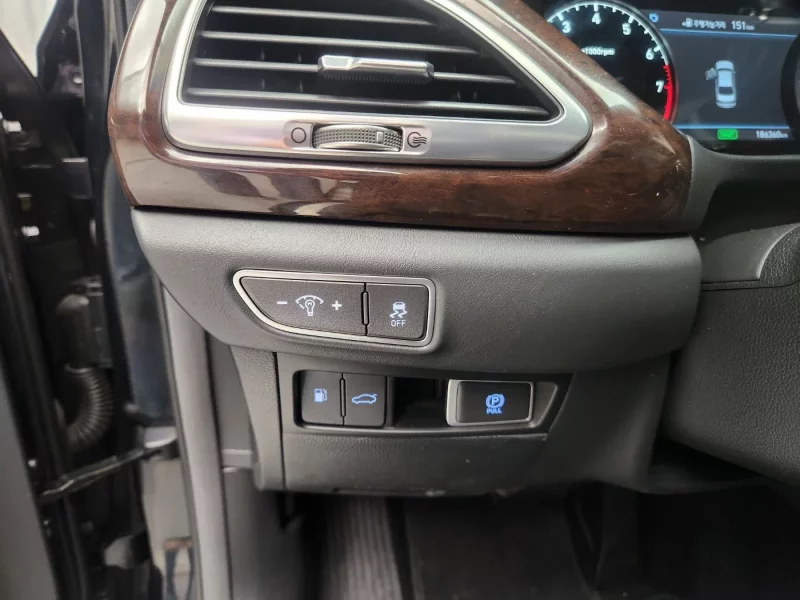 Genesis EQ900