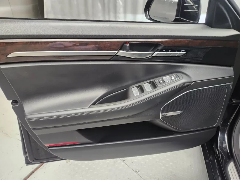 Genesis EQ900