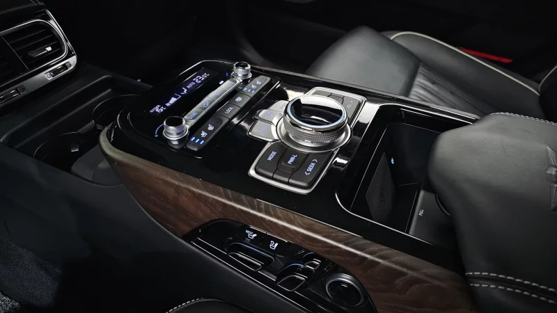 Genesis G90