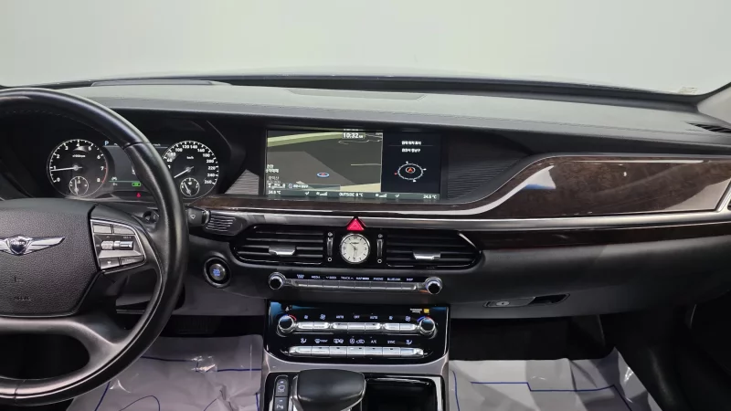 Genesis EQ900