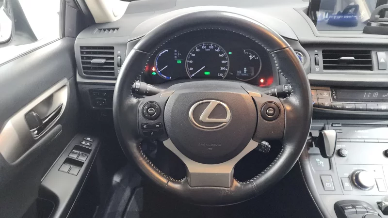 Lexus CT200h