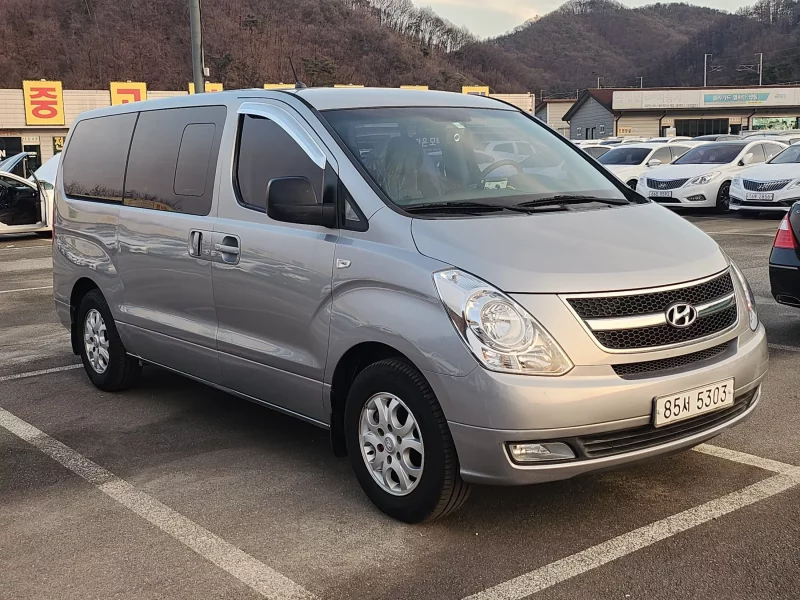 Hyundai Starex